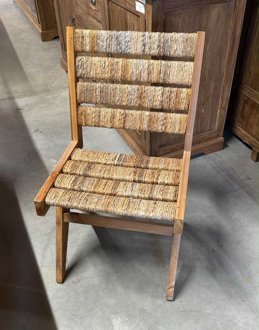 Teak Stuhl Lombok mit Sitz und Rückenlehne aus geflochtenem Bananenblatt