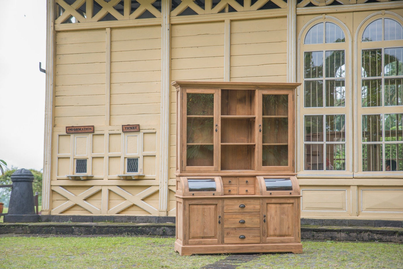 Teakholz Vitrineschrank