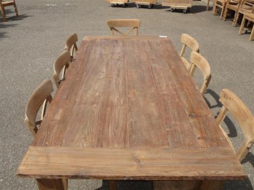 Möbel aus recycletem Holz