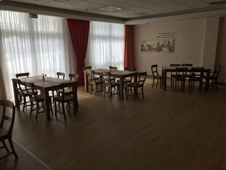 Teakholztisch im Hotel