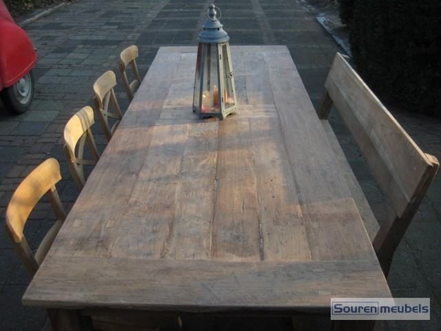 Jede Holzsorte arbeitet