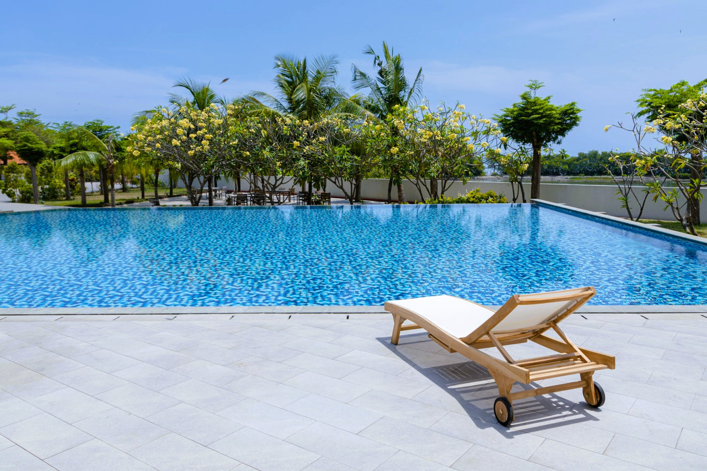 Teak Batyline Liege – Weiß