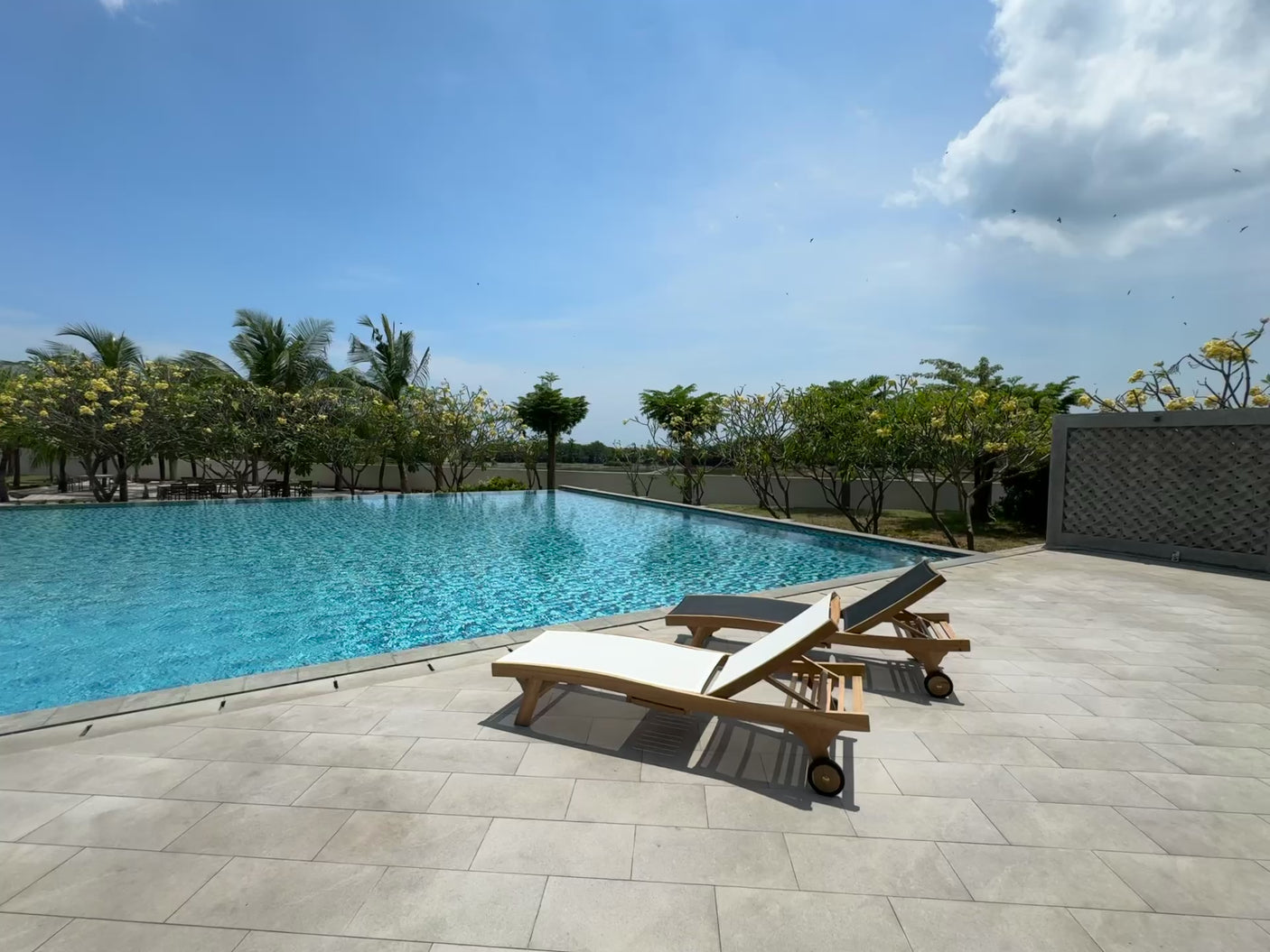 Teak Batyline Liege – Weiß