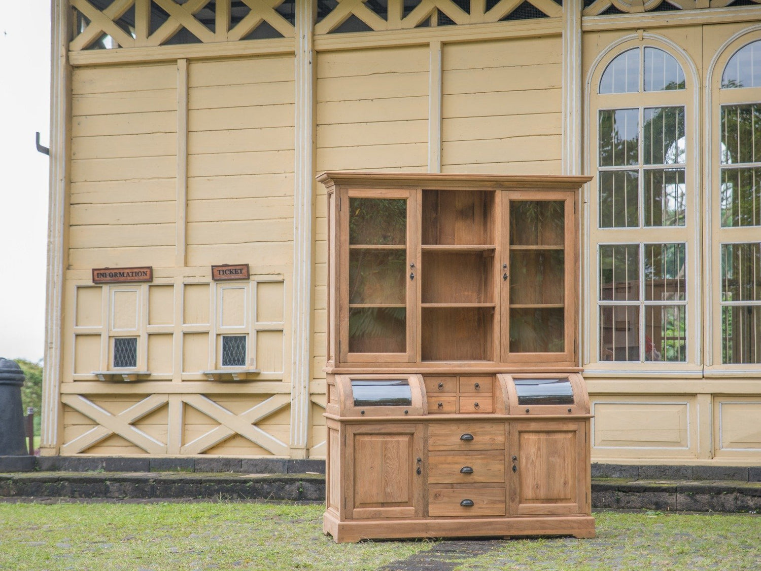 Teakholz Vitrineschrank