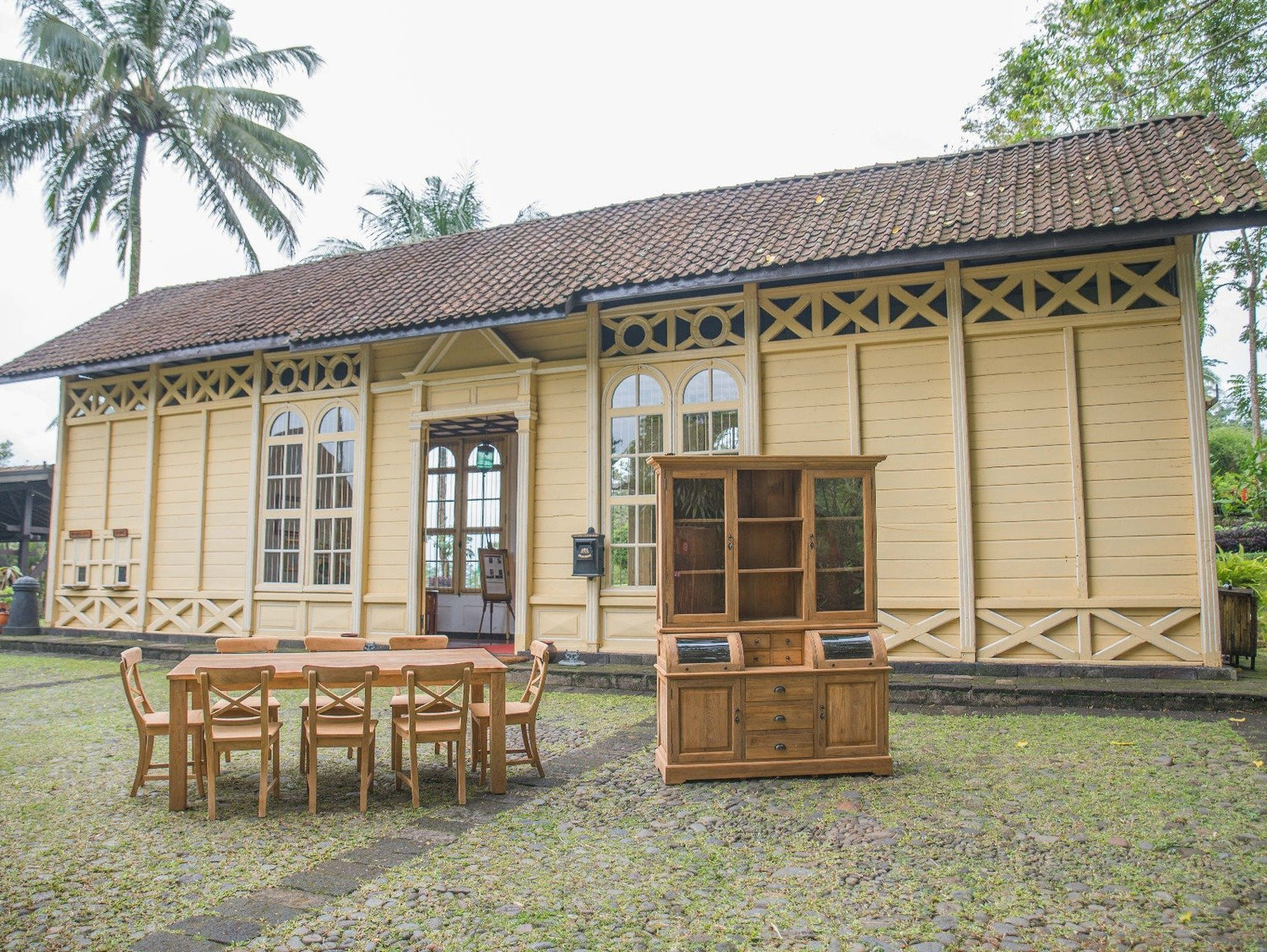 Teakholz Vitrineschrank