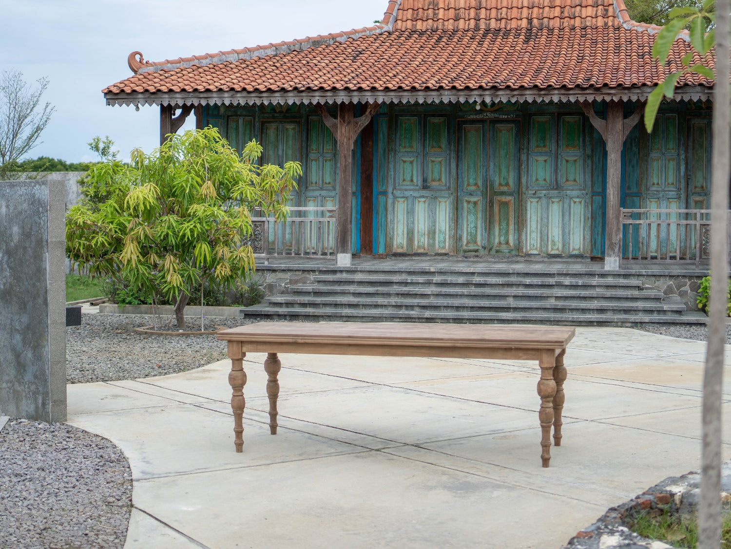 Teak Tisch Antik gedrechselte Beine