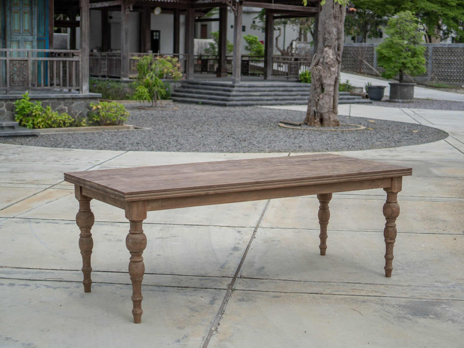 Teak Tisch Antik gedrechselte Beine