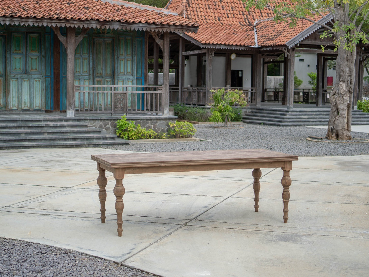 Teak Tisch Antik gedrechselte Beine