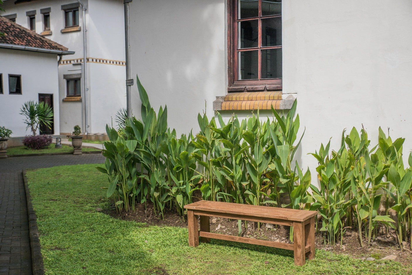 Gartentisch 140x90cm mit 4 Stühle und Bank