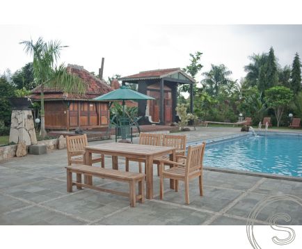 Teak tuintafel 160x90cm + 4 beaufort stoelen + bank