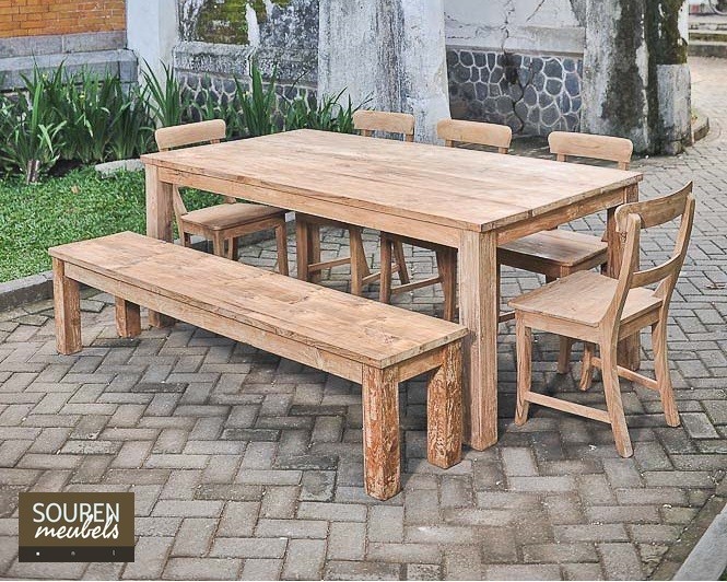 Teak Tische mit glatter Oberfläche