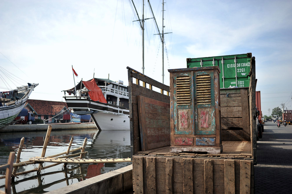 Teakmöbel Bunt: Möbel mit Farbresten