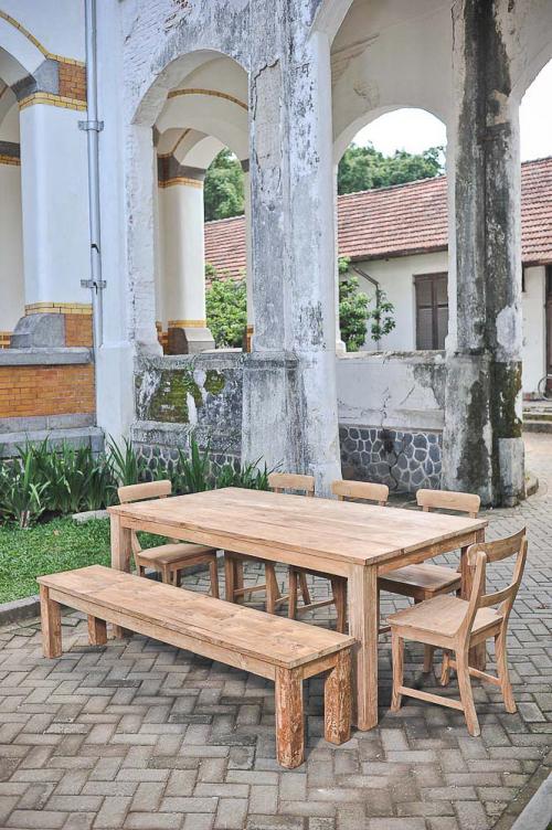 Teak Tisch Lesung