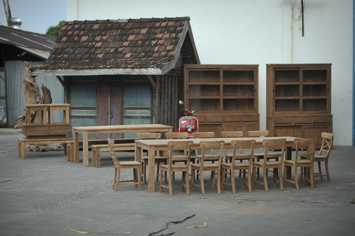 Teak Tisch Lesung