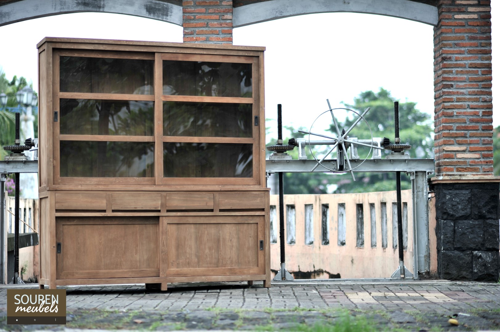 Teakholz Vitrinenschrank Modern