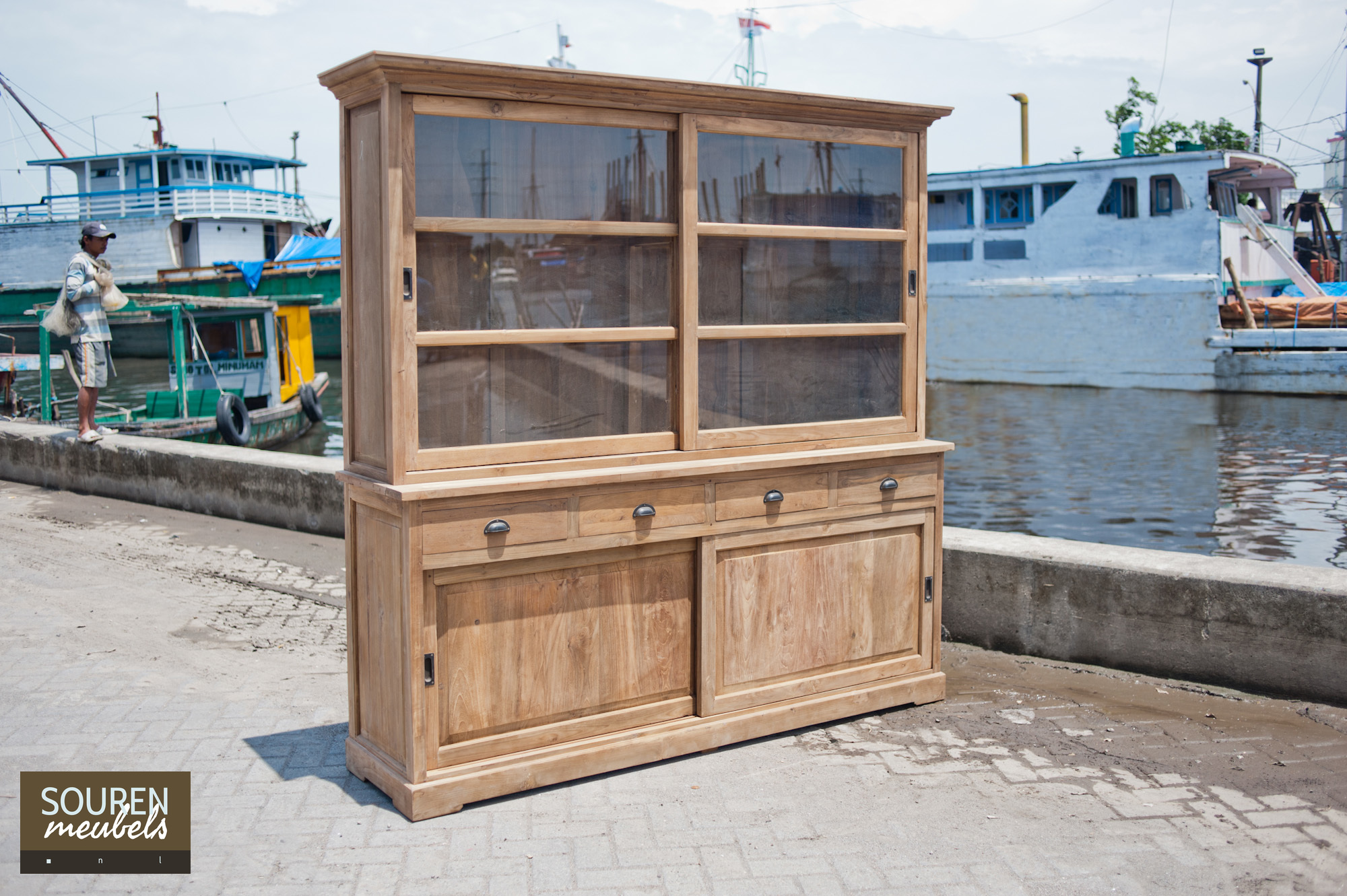 Teakholz Vitrinenschrank Klassisch